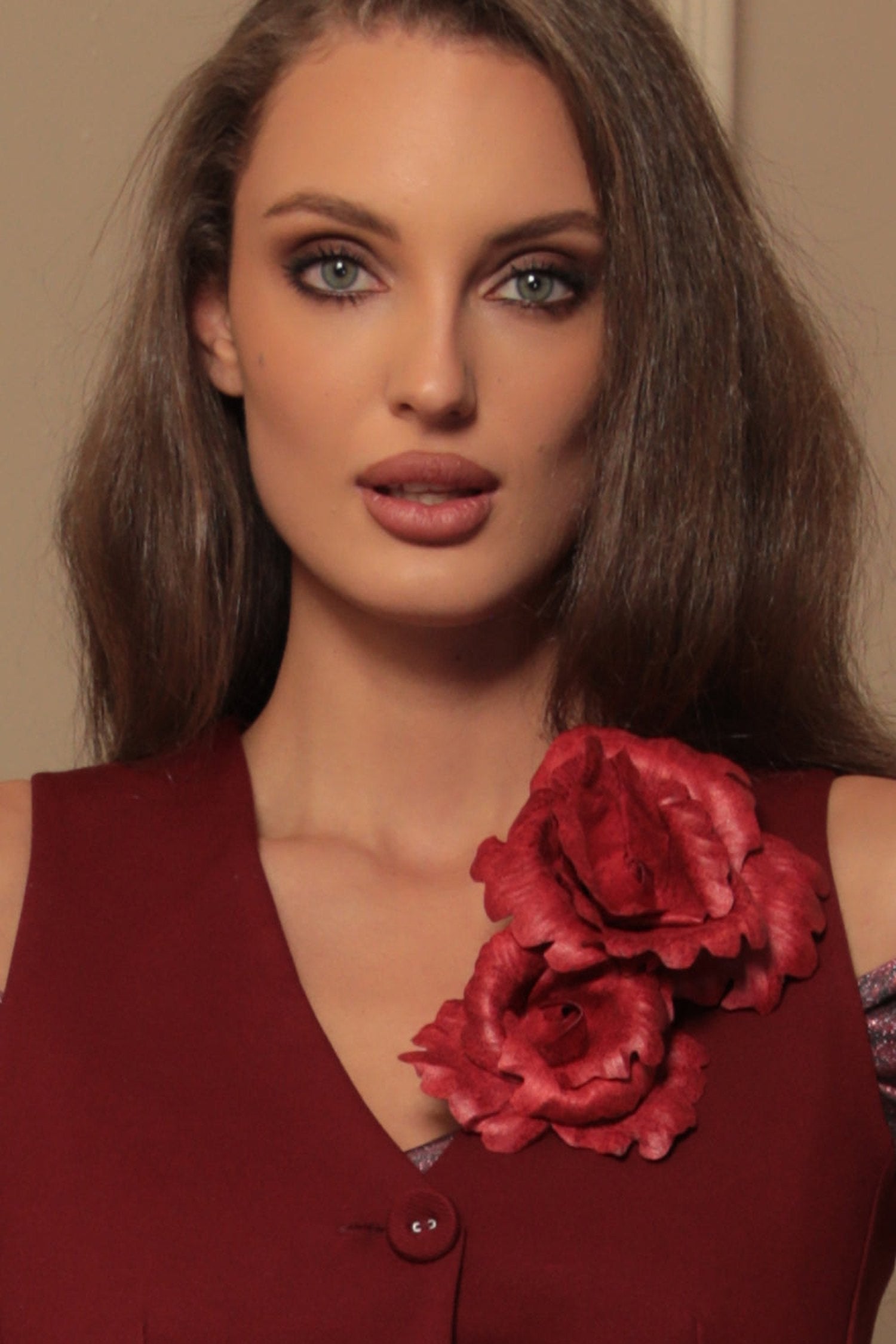 MEDIUM SUEDE-LOOK RED ROSE BROOCH