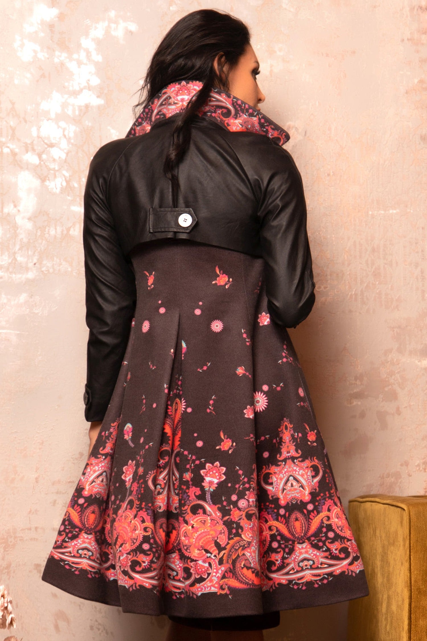 TRENCH COAT WITH LEATHER SLEEVES - FUCHSIA DOTS JIORO  ТРЕНЧ ПАЛТО С КОЖЕНИ РЪКАВИ - FUCHSIA DOTS