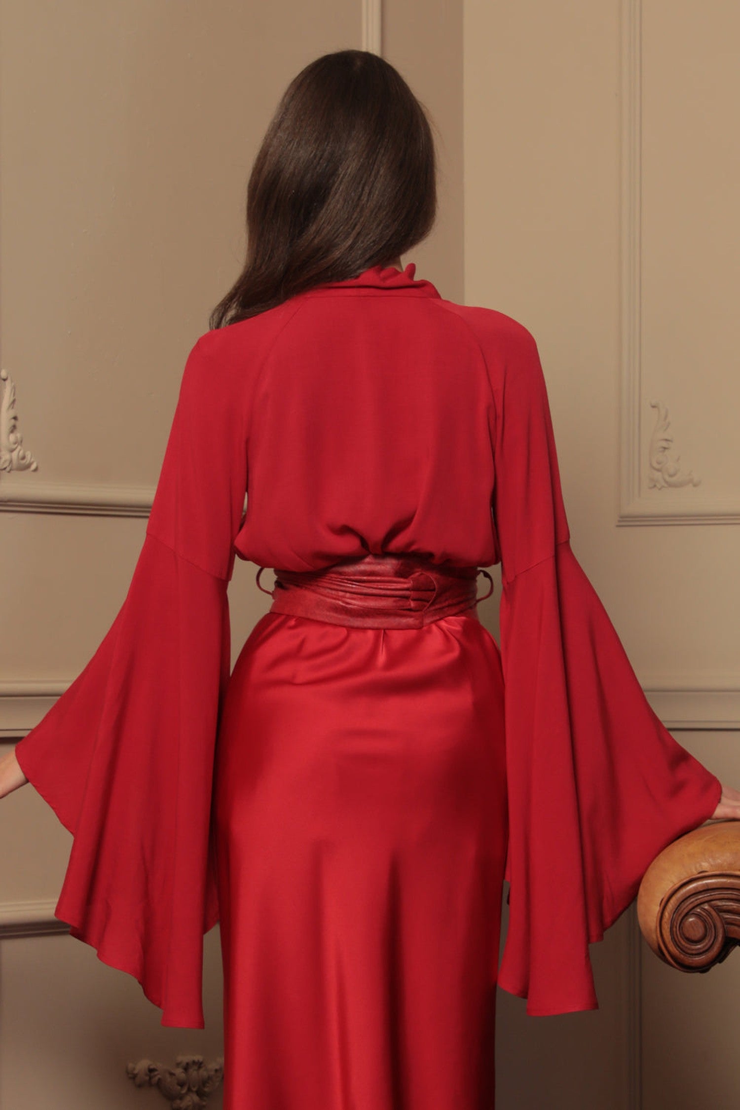 ROTE VISKOSEBLUSE MIT AUSGESTELLTEN ÄRMELN - ESSENTIALS