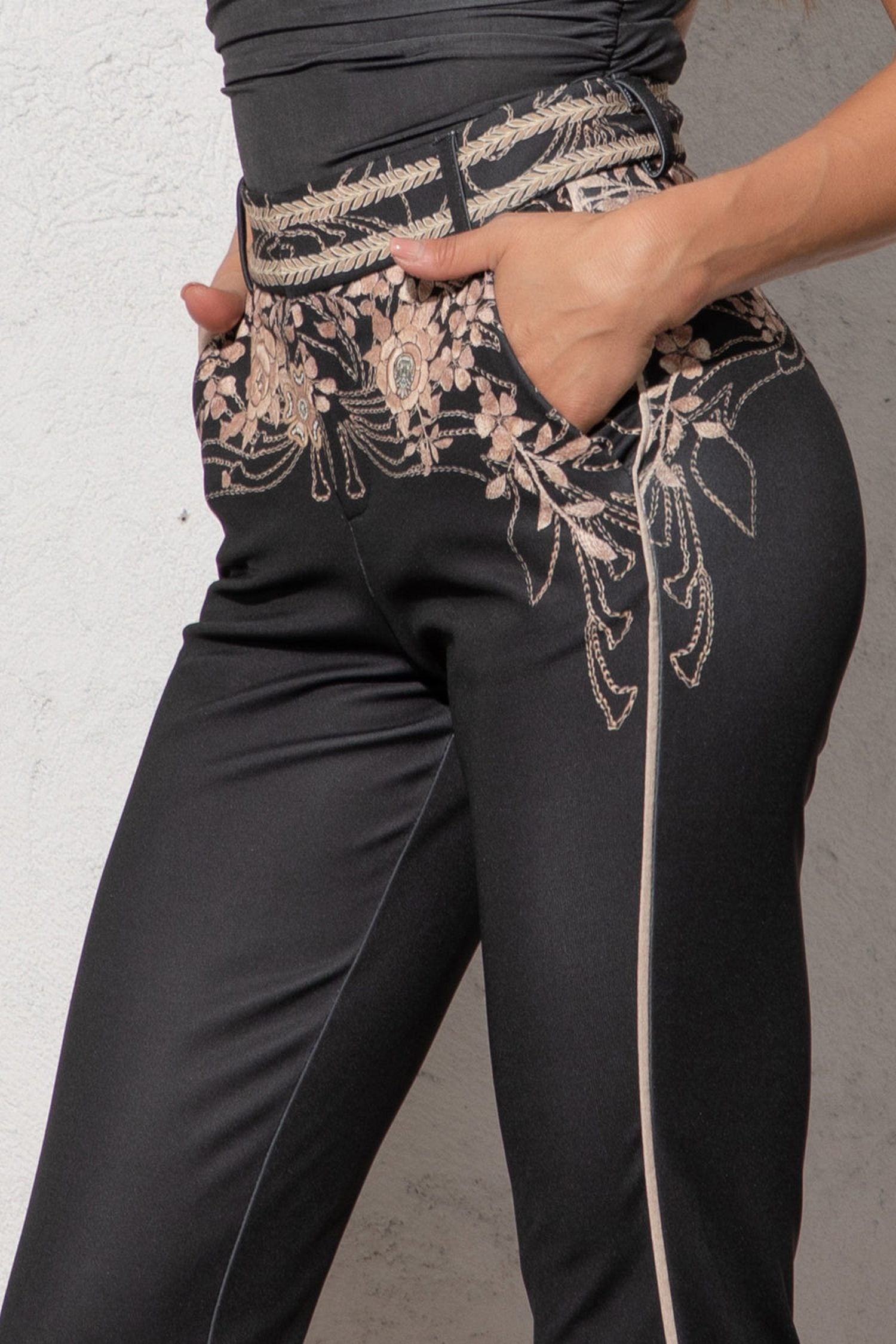 KLASSISCHE HOSE - GOLDENE ROSEN