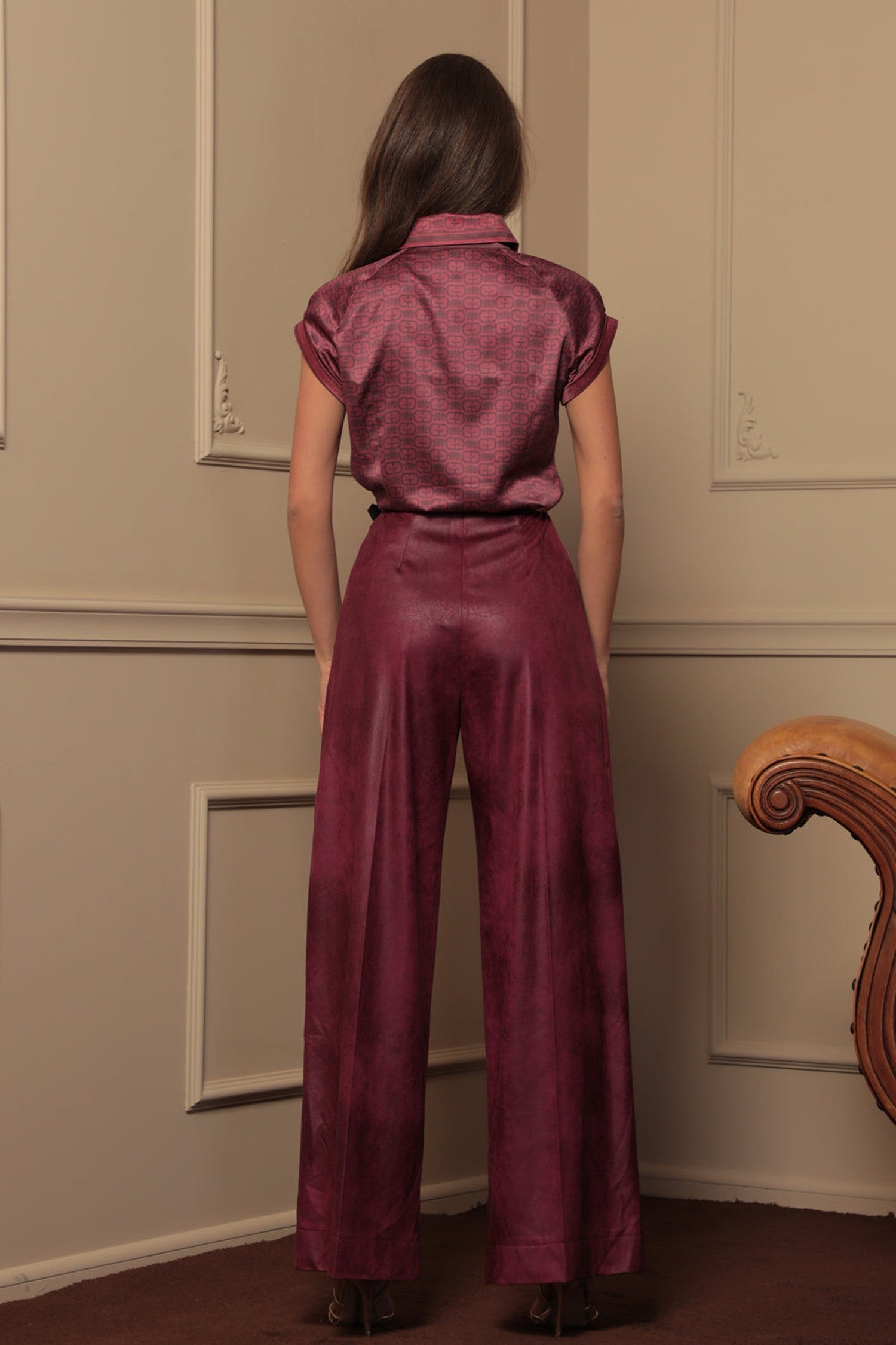 RAGLAN SLEEVE SHIRT - BURGUNDY LOGO