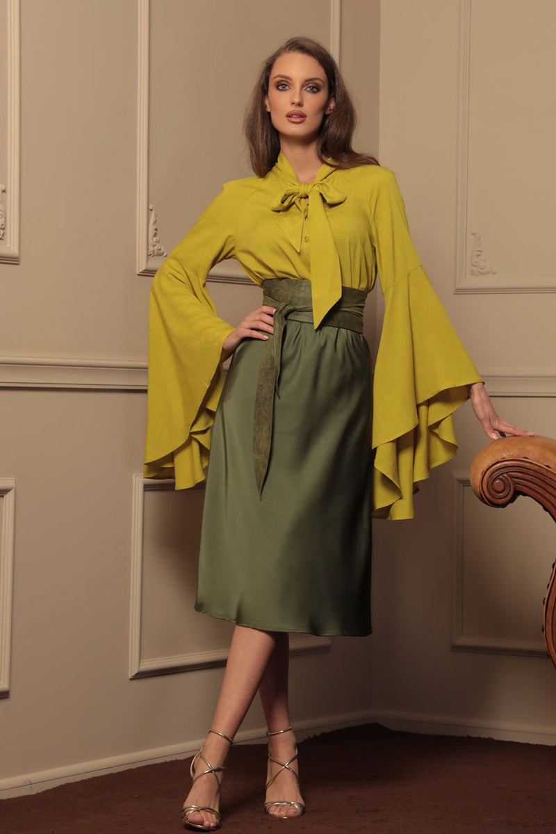 YELLOW ORCHE VISCOSE BLOUSE WITH FLARED SLEEVES - ESSENTIALS JIORO РИЗА ОТ ЗЕЛЕНА ВИСКОЗА С КЛОШ РЪКАВИ - ESSENTIALS JIORO