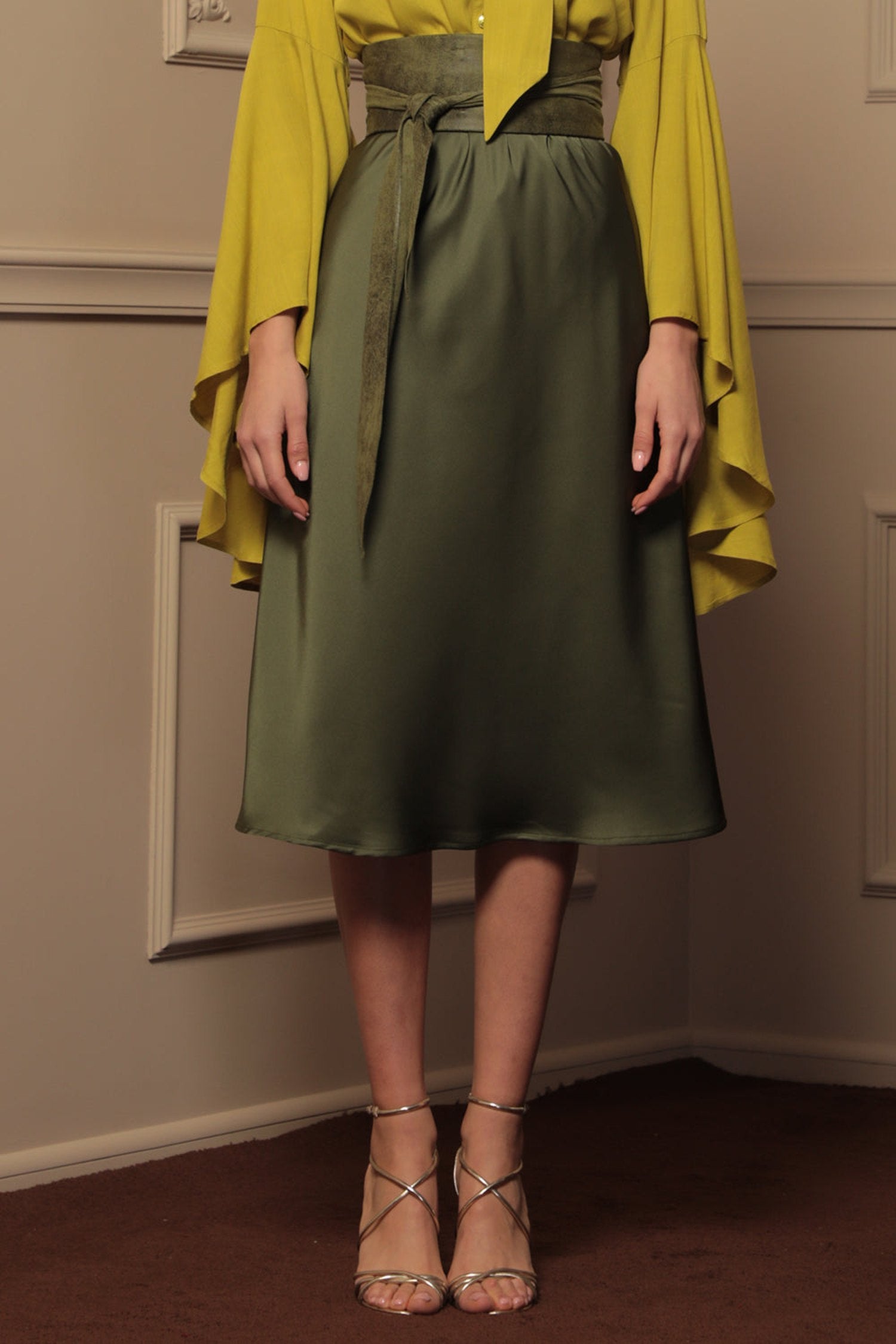 BIAS-CUT SATIN SKIRT WITH ELASTIC WAISTBAND IN OLIVE GREEN - ESSENTIALS