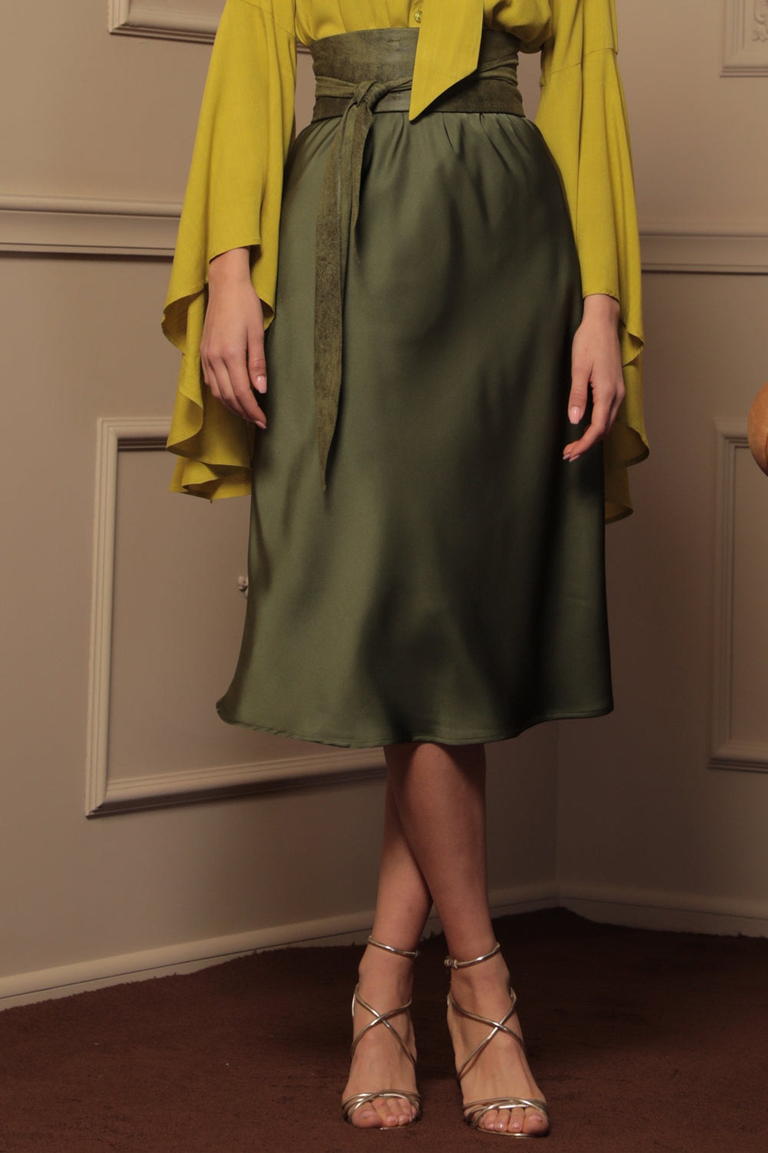 BIAS-CUT SATIN SKIRT WITH ELASTIC WAISTBAND IN OLIVE GREEN - ESSENTIALS