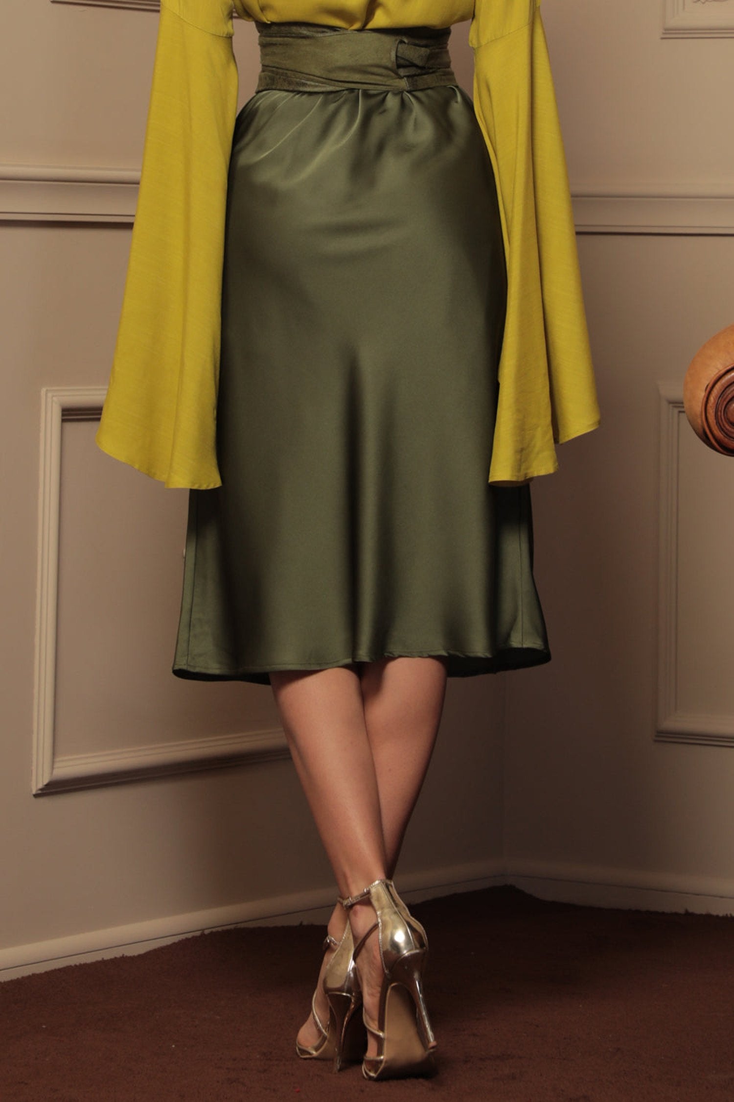 BIAS-CUT SATIN SKIRT WITH ELASTIC WAISTBAND IN OLIVE GREEN - ESSENTIALS