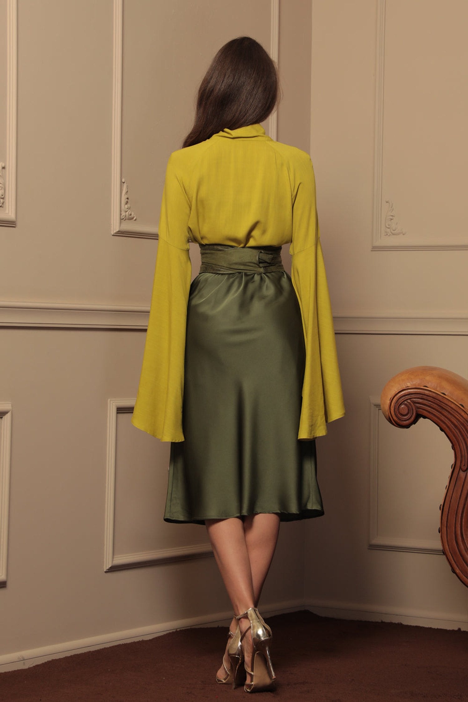 BIAS-CUT SATIN SKIRT WITH ELASTIC WAISTBAND IN OLIVE GREEN - ESSENTIALS