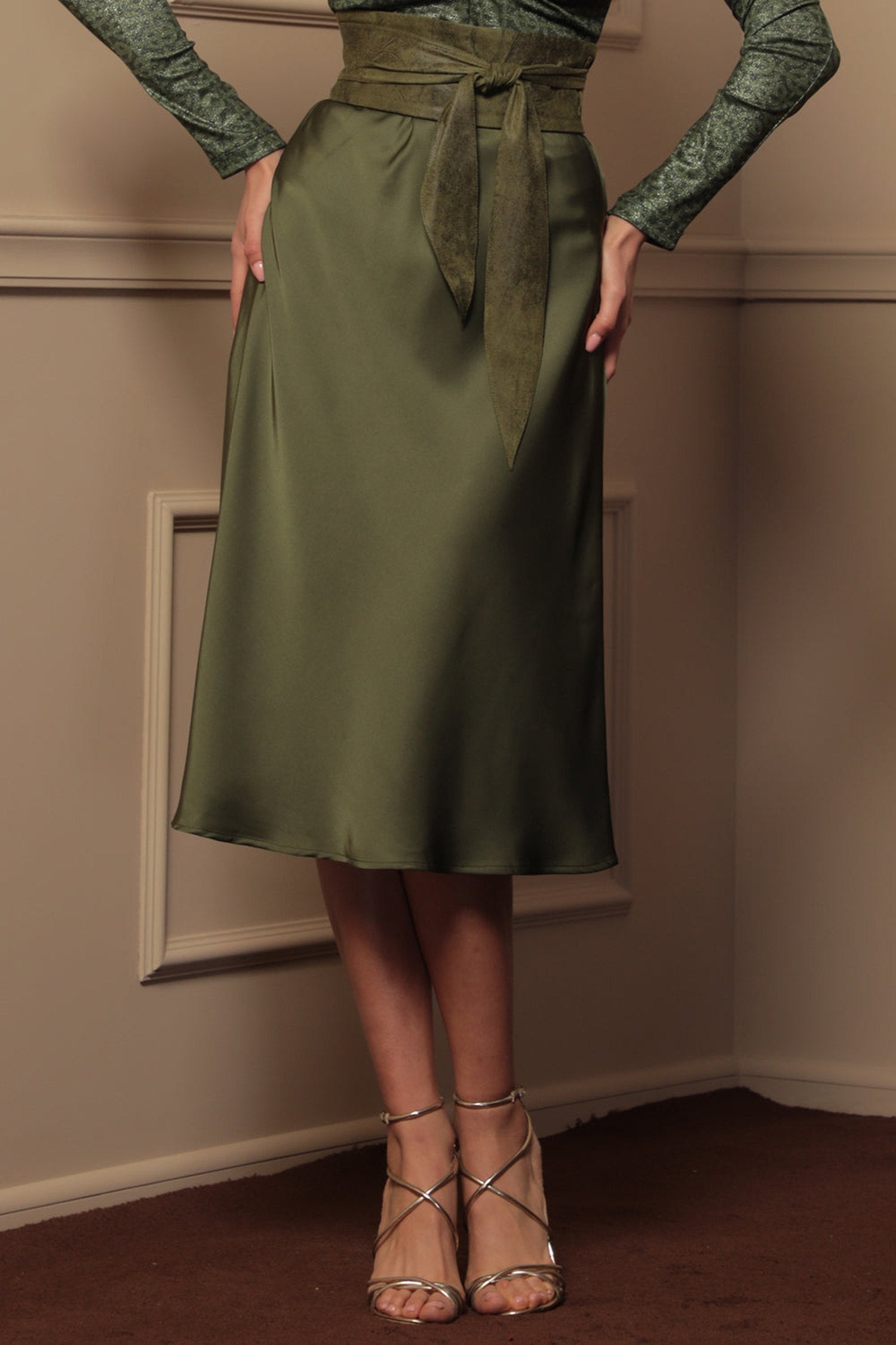 BIAS-CUT SATIN SKIRT WITH ELASTIC WAISTBAND IN OLIVE GREEN - ESSENTIALS
