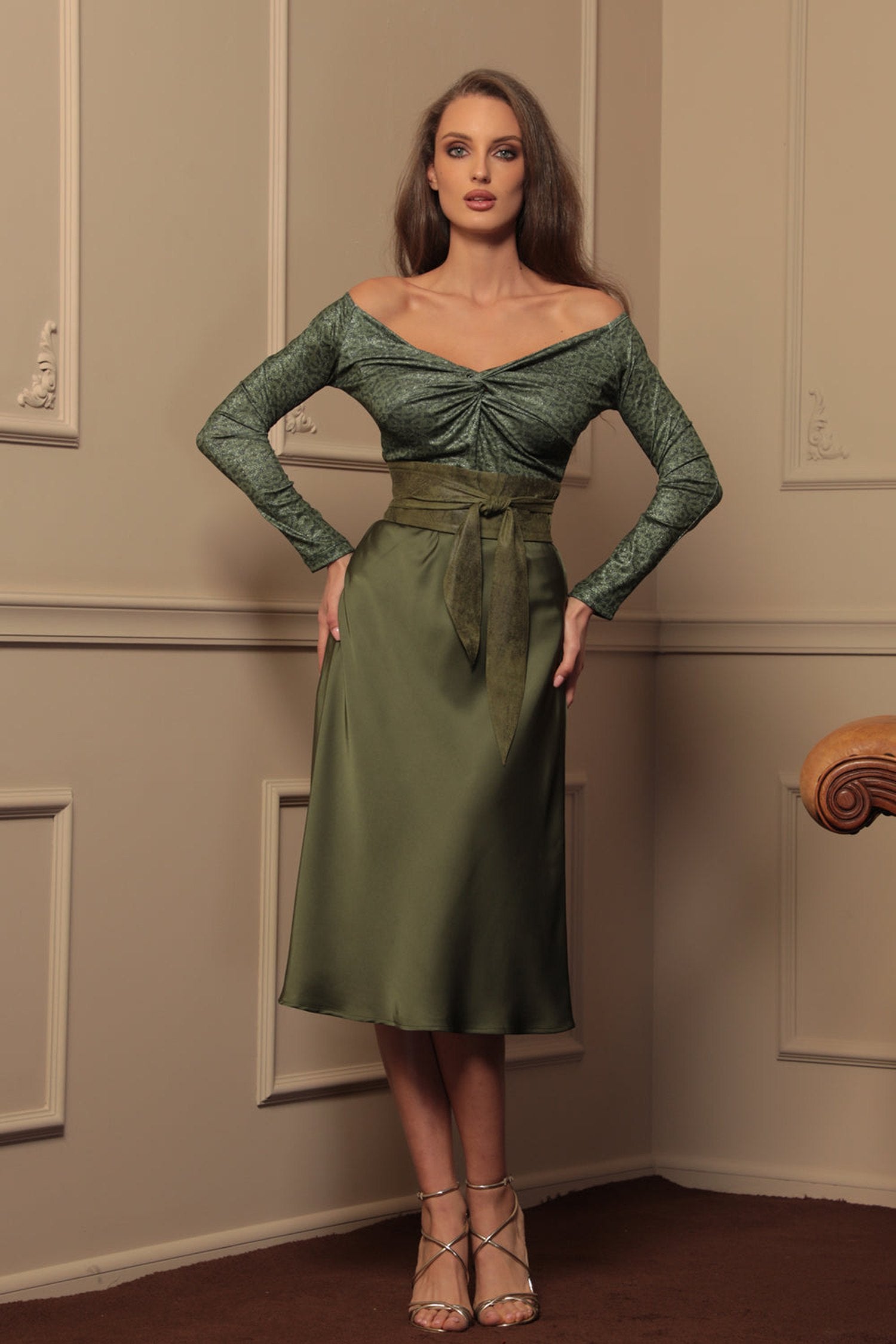 BIAS-CUT SATIN SKIRT WITH ELASTIC WAISTBAND IN OLIVE GREEN - ESSENTIALS