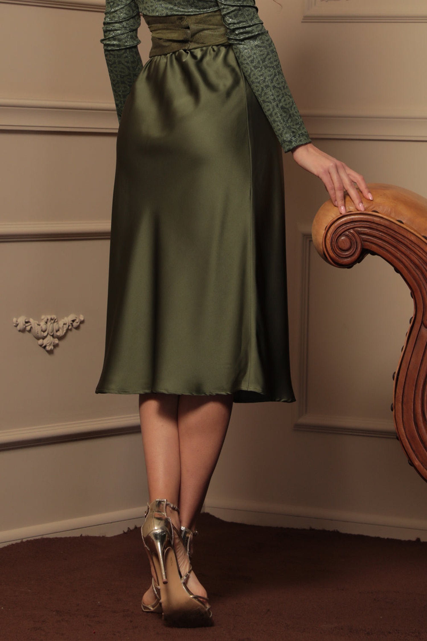 BIAS-CUT SATIN SKIRT WITH ELASTIC WAISTBAND IN OLIVE GREEN - ESSENTIALS