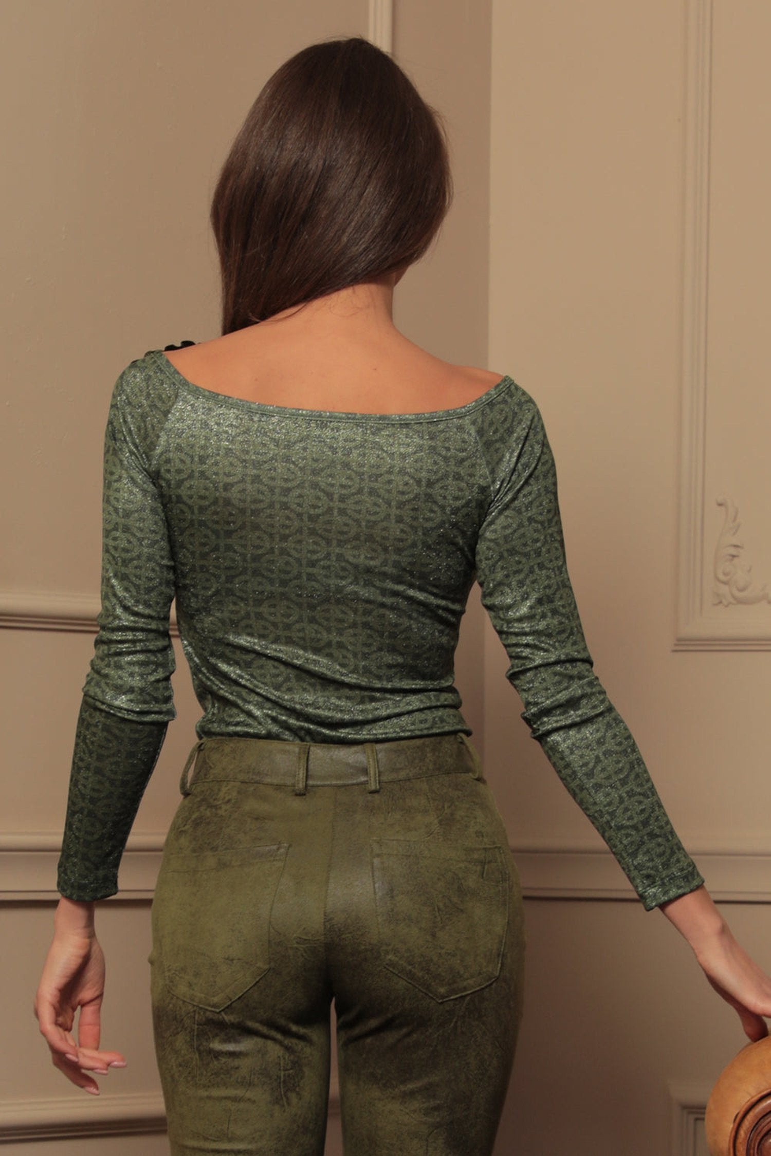 TOP WITH TWIST DETAIL AND LONG SLEEVES - EMERALD GREEN LOGO