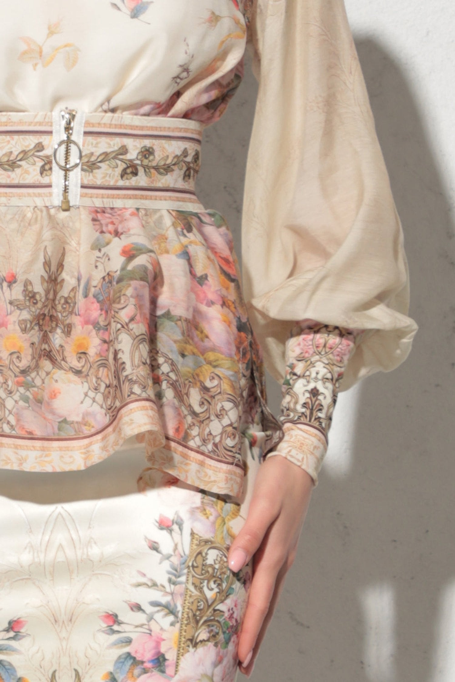 2-IN-1 DESIGNER CHIFFON-BLUSE UND TOP - BAROCKBLUMEN