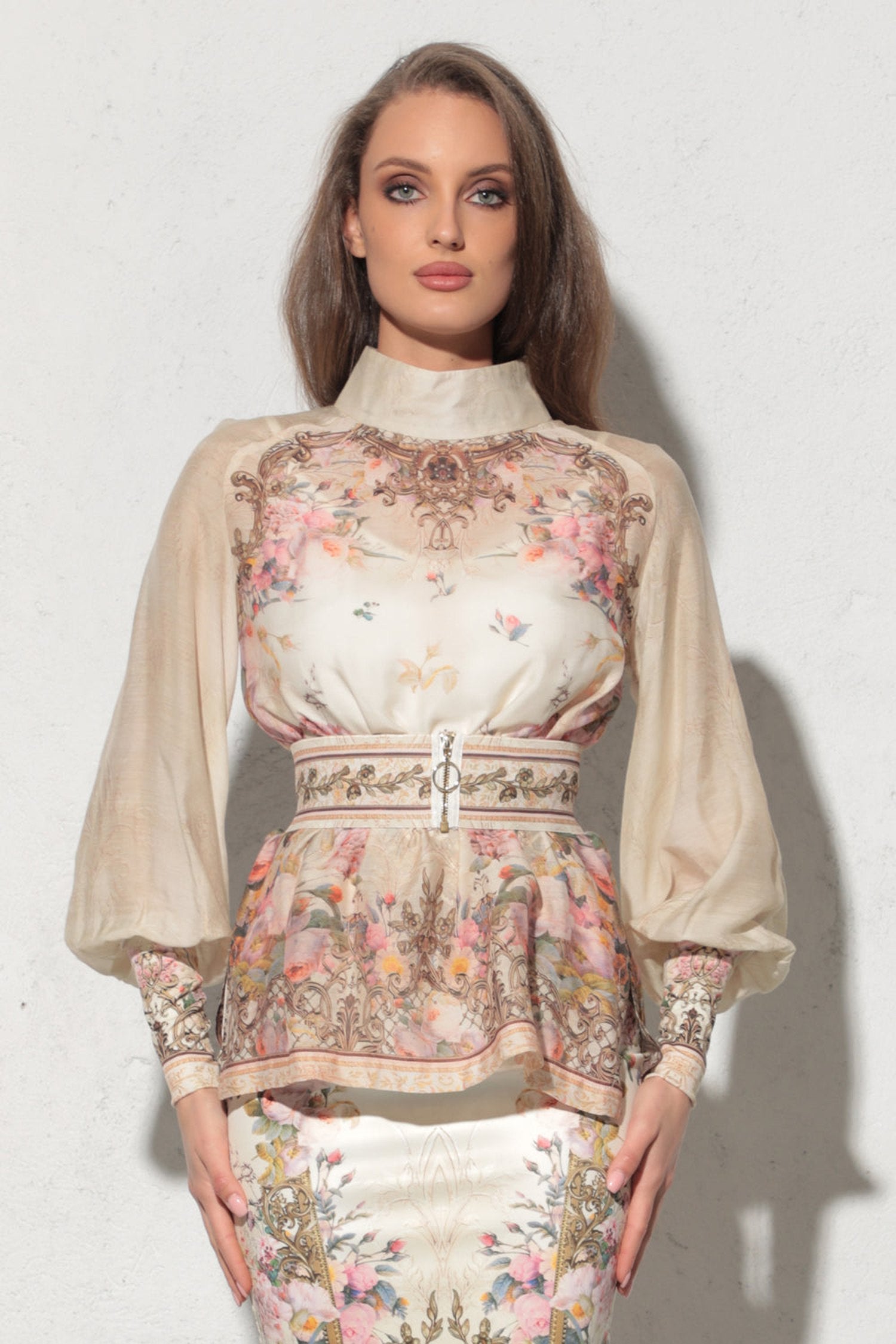 2-IN-1 DESIGNER CHIFFON-BLUSE UND TOP - BAROCKBLUMEN