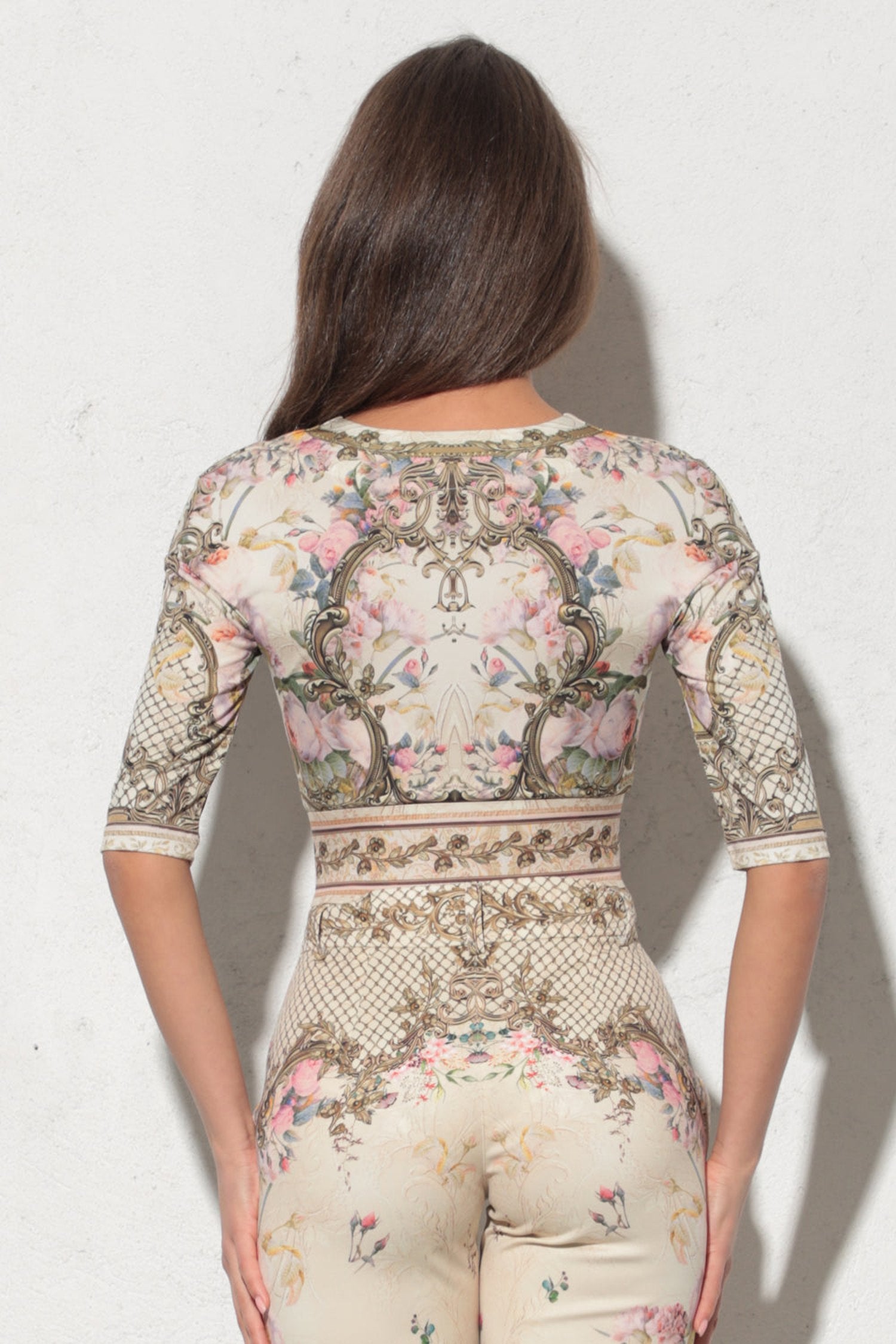 ΕΣΩΡΟΥΧΟ ΜΕ V-ΛΑΙΜΟΚΟΨΗ ΚΑΙ ΕΠΑΝΩΛΕΙΨΗ - BAROQUE FLOWERS