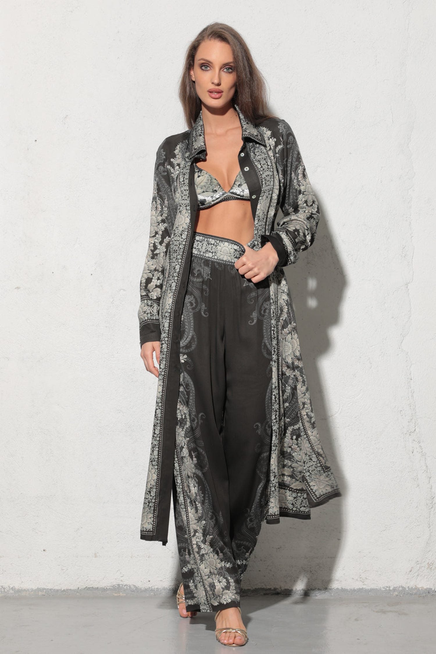 VISKOSE-HOSE MIT WEITEM BEIN UND ELASTISCHEM BUND – FROZEN LOTUS