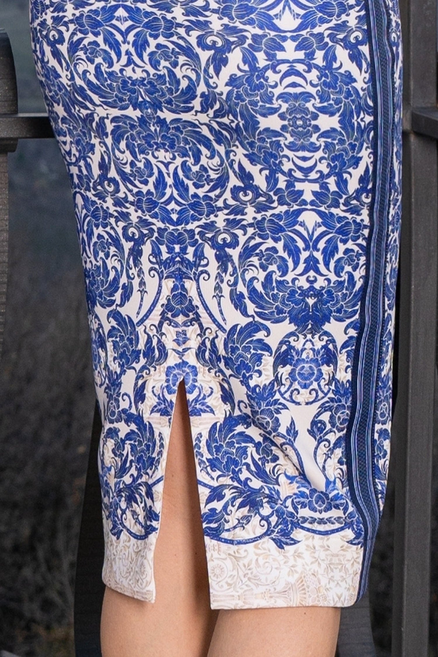 ROBE AVEC ORNEMENT DÉCORATIF – ASIA SKY