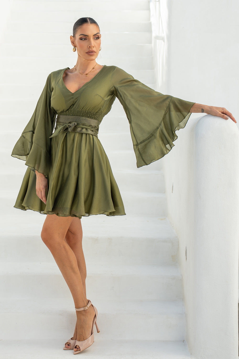 SHORT TENCEL DRESS WITH WIDE SLEEVES IN OLIVE GREEN - ESSENTIALS JIORO КЪСА РОКЛЯ ОТ ЛИОЦЕЛ С ШИРОК РЪКАВ В ЗЕЛЕНО - ESSENTIALS JIORO