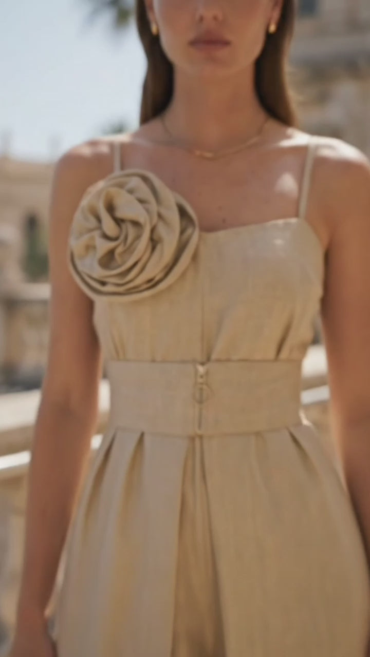 OFF-SHOULDER JUMPSUIT WITH FLORAL DETAILS IN GOLD LINEN-VISCOSE - ESSENTIALS JIORO ГАЩЕРИЗОН ОТ ЛЕН И ВИСКОЗА В ЗЛАТИСТО - ESSENTIALS JIORO